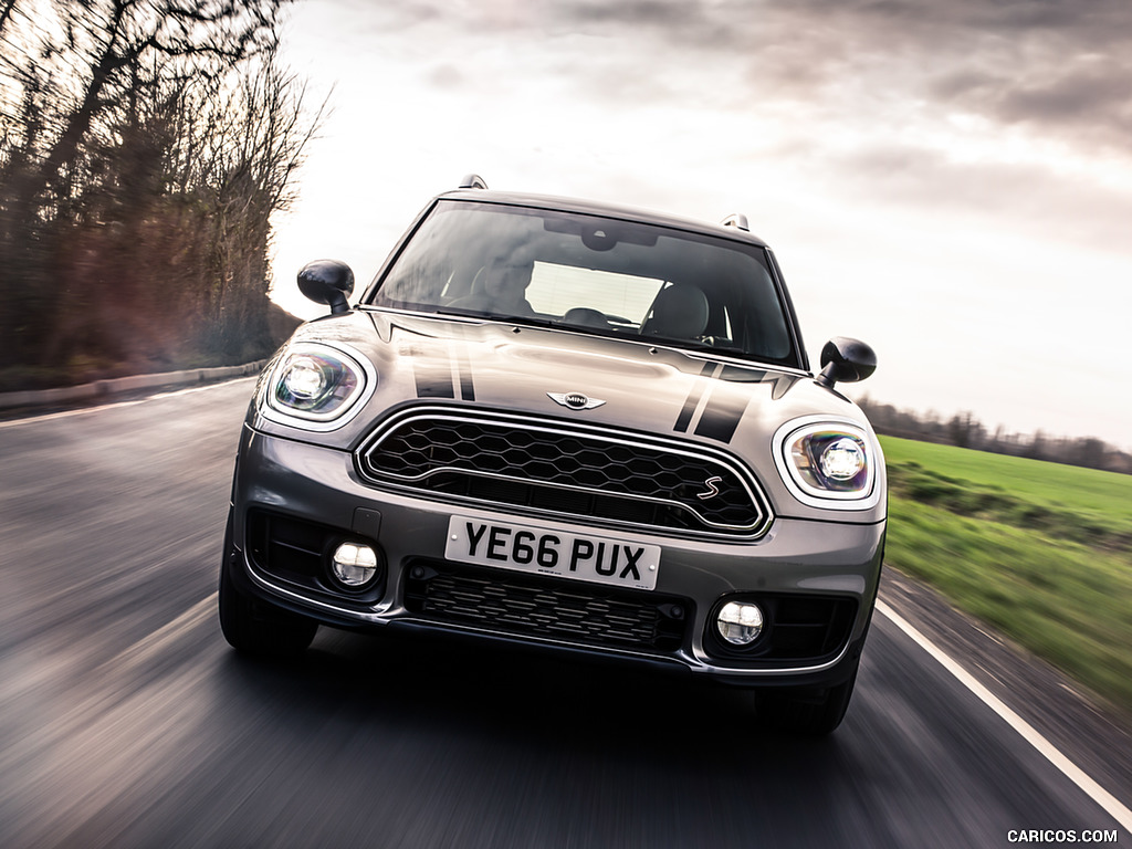 2017 MINI Cooper S Countryman (UK-Spec) - Front