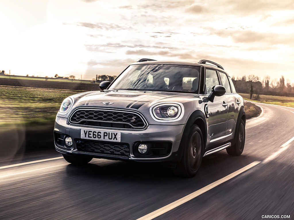 2017 MINI Cooper S Countryman (UK-Spec) - Front