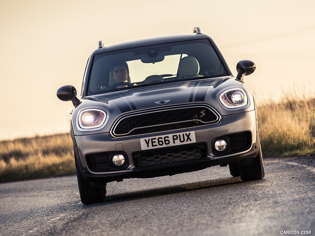 2017 MINI Cooper S Countryman (UK-Spec) - Front