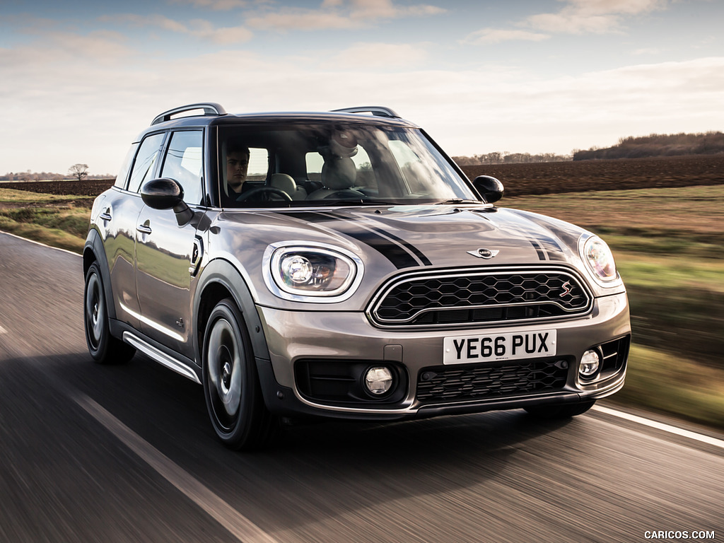 2017 MINI Cooper S Countryman (UK-Spec) - Front Three-Quarter