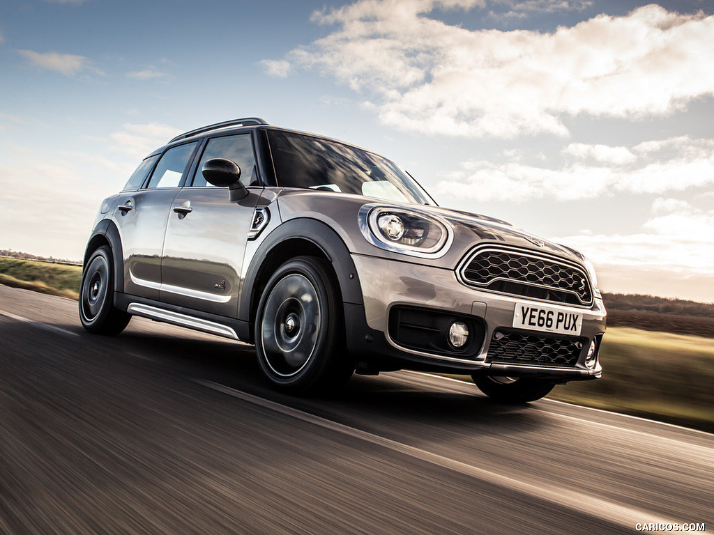 2017 MINI Cooper S Countryman (UK-Spec) - Front Three-Quarter