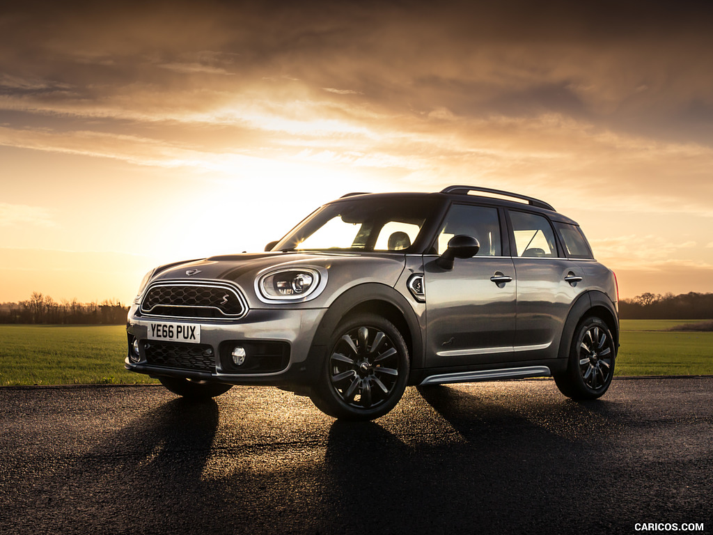 2017 MINI Cooper S Countryman (UK-Spec) - Front Three-Quarter