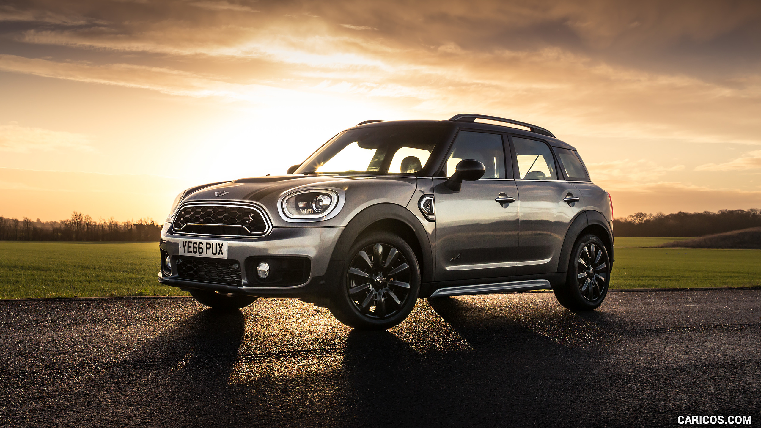 2017 MINI Cooper S Countryman (UK-Spec) - Front Three-Quarter | Caricos