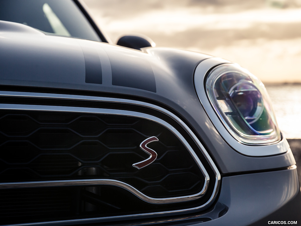 2017 MINI Cooper S Countryman (UK-Spec) - Grille