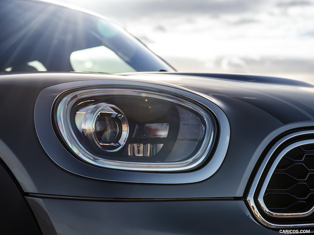 2017 MINI Cooper S Countryman (UK-Spec) - Headlight