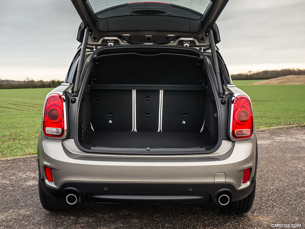 2017 MINI Cooper S Countryman (UK-Spec) - Trunk