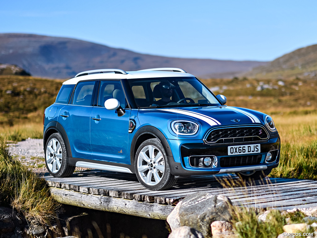 2017 MINI Cooper S Countryman ALL4 - Front Three-Quarter