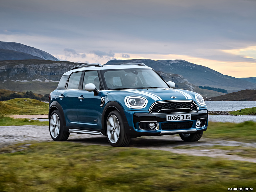 2017 MINI Cooper S Countryman ALL4 - Front Three-Quarter