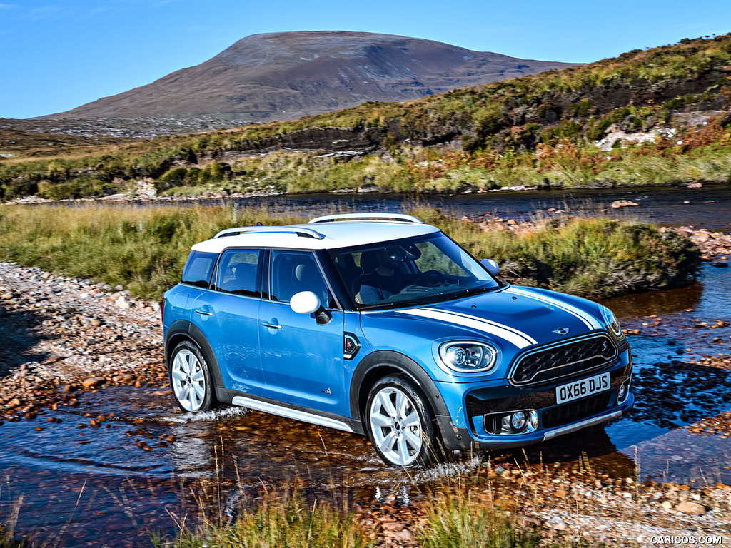 2017 MINI Cooper S Countryman ALL4 - Front Three-Quarter