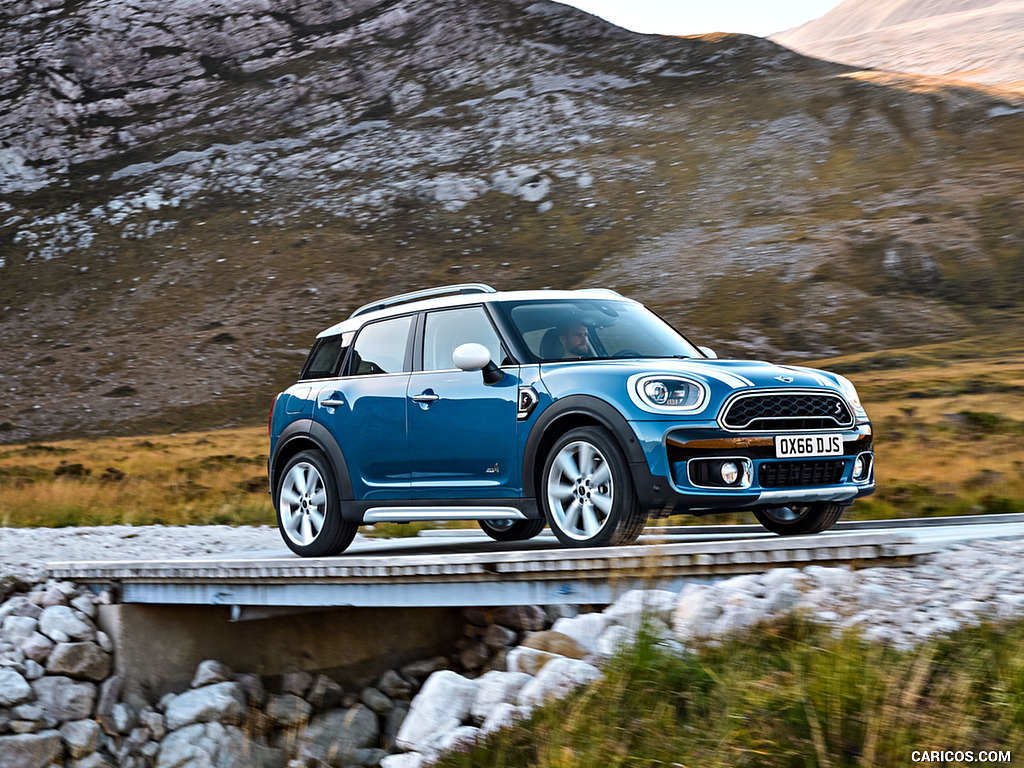 2017 MINI Cooper S Countryman ALL4 - Front Three-Quarter