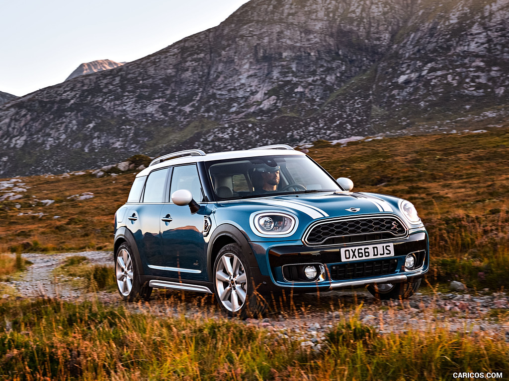 2017 MINI Cooper S Countryman ALL4 - Front Three-Quarter