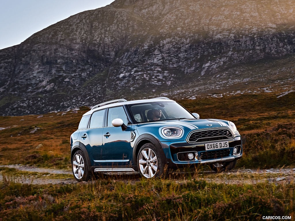 2017 MINI Cooper S Countryman ALL4 - Front Three-Quarter