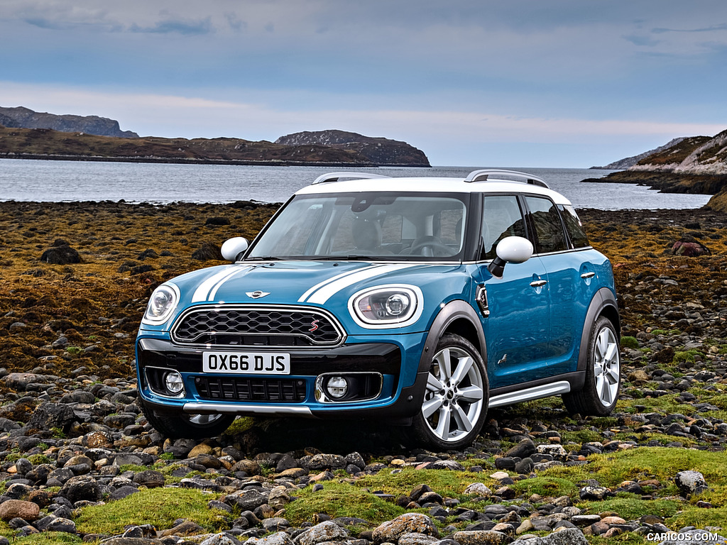 2017 MINI Cooper S Countryman ALL4 - Front Three-Quarter