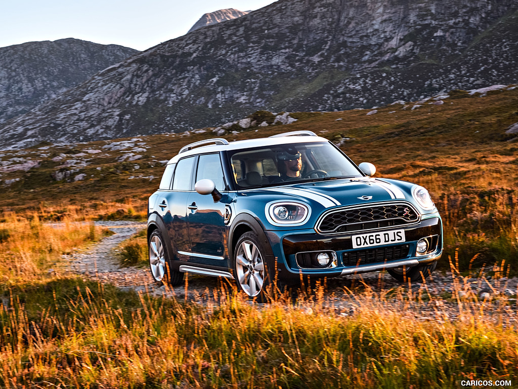 2017 MINI Cooper S Countryman ALL4 - Front Three-Quarter