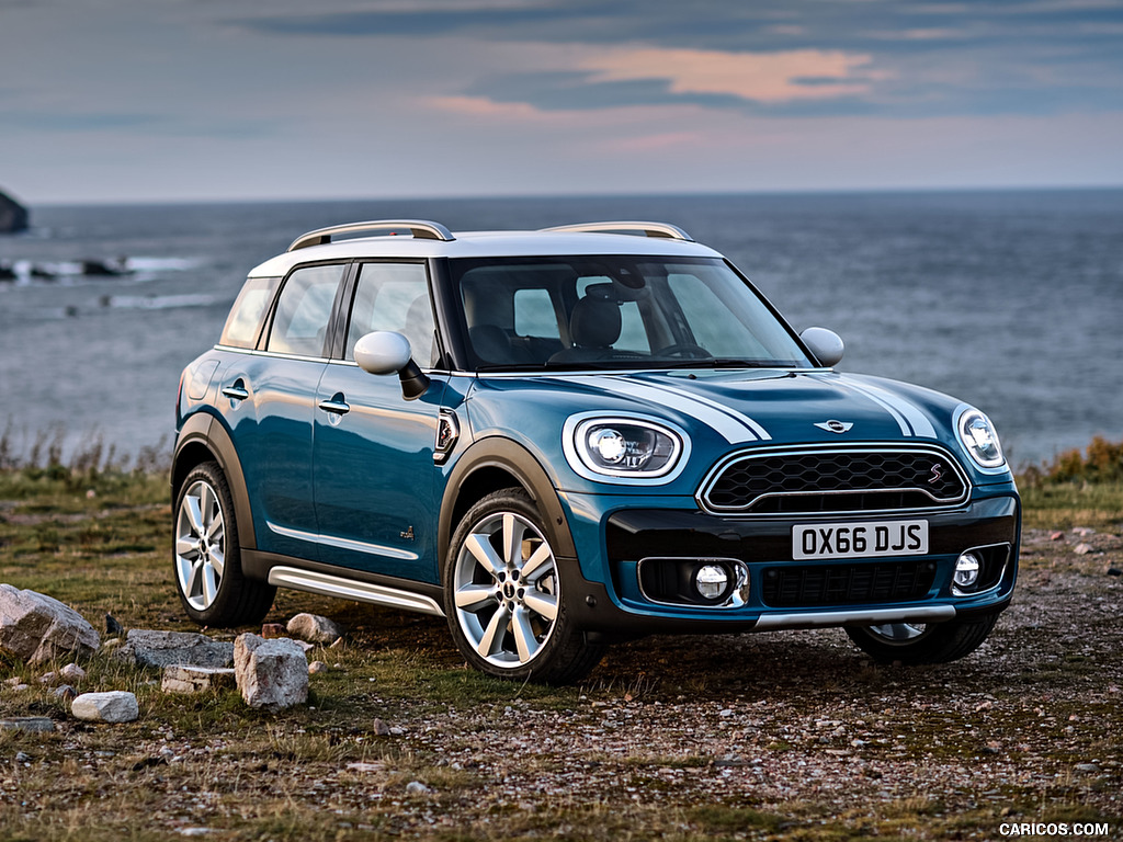 2017 MINI Cooper S Countryman ALL4 - Front Three-Quarter