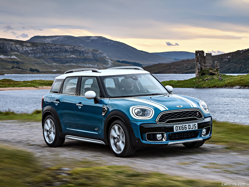 2017 MINI Cooper S Countryman ALL4 - Front Three-Quarter