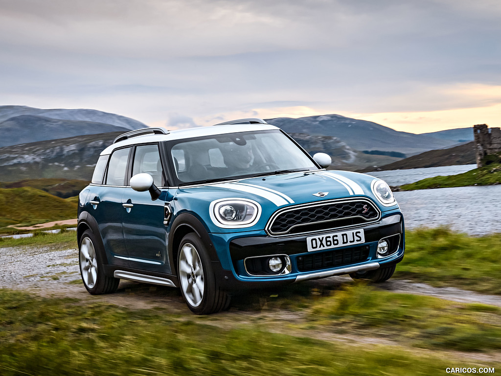 2017 MINI Cooper S Countryman ALL4 - Front Three-Quarter