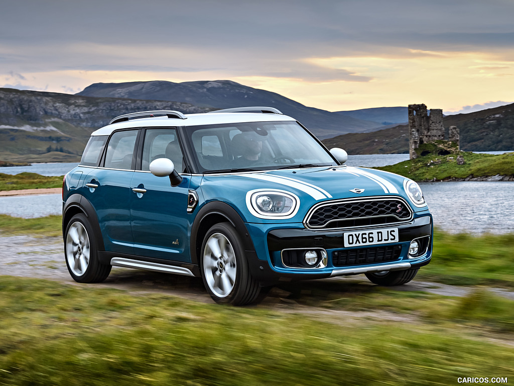 2017 MINI Cooper S Countryman ALL4 - Front Three-Quarter