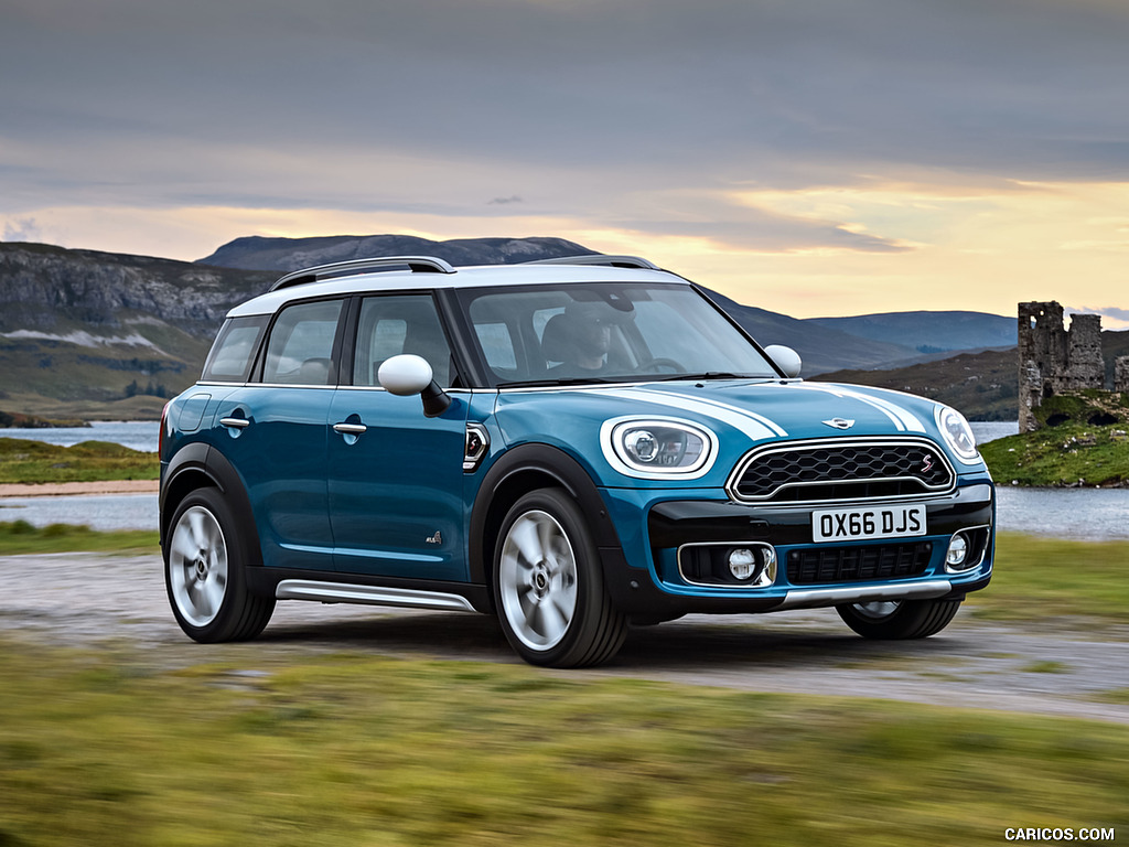 2017 MINI Cooper S Countryman ALL4 - Front Three-Quarter