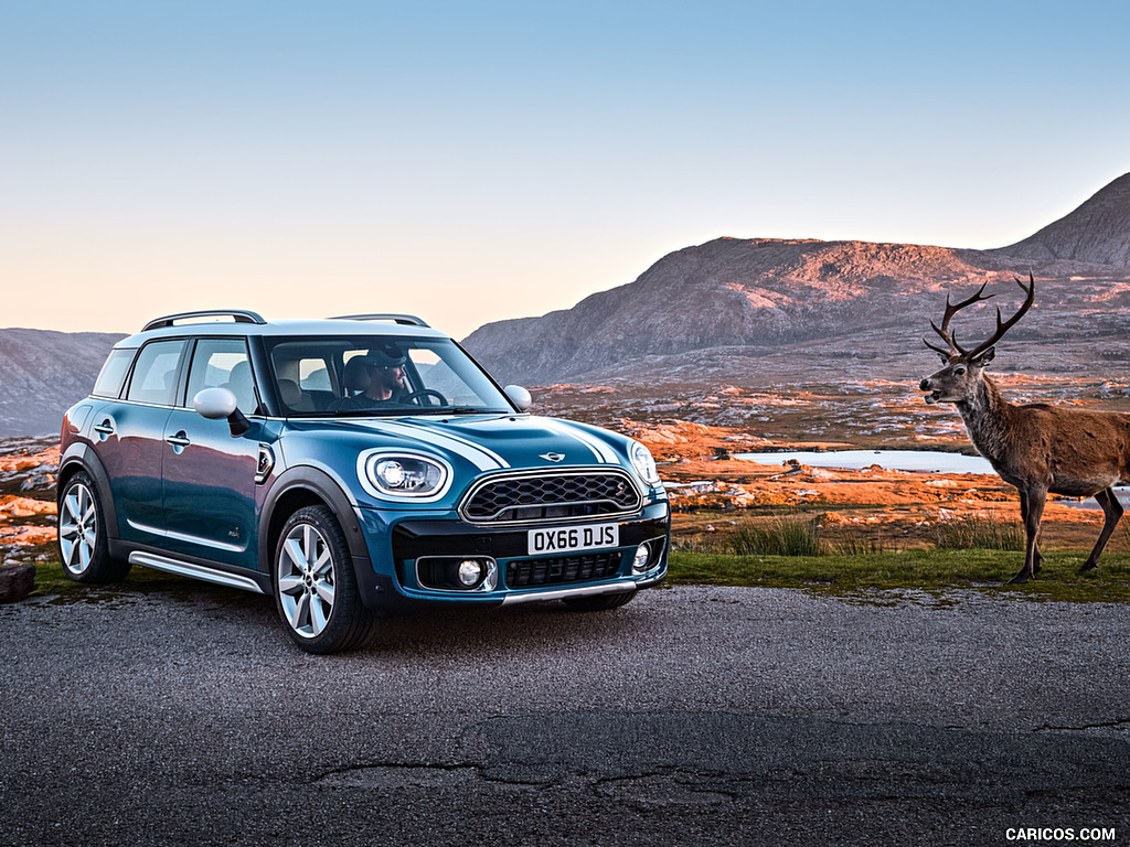 2017 MINI Cooper S Countryman ALL4 - Front Three-Quarter