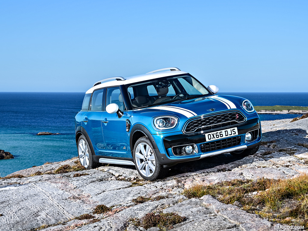 2017 MINI Cooper S Countryman ALL4 - Front Three-Quarter