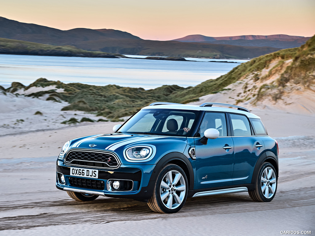 2017 MINI Cooper S Countryman ALL4 - Front Three-Quarter