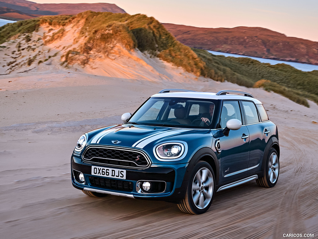 2017 MINI Cooper S Countryman ALL4 - Front Three-Quarter