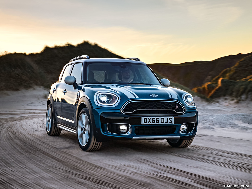 2017 MINI Cooper S Countryman ALL4 - Front Three-Quarter