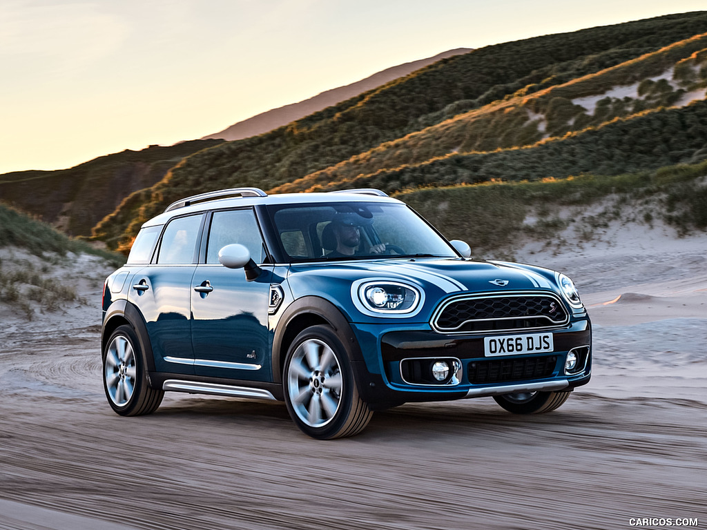 2017 MINI Cooper S Countryman ALL4 - Front Three-Quarter