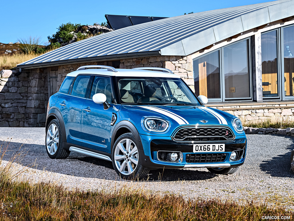 2017 MINI Cooper S Countryman ALL4 - Front Three-Quarter