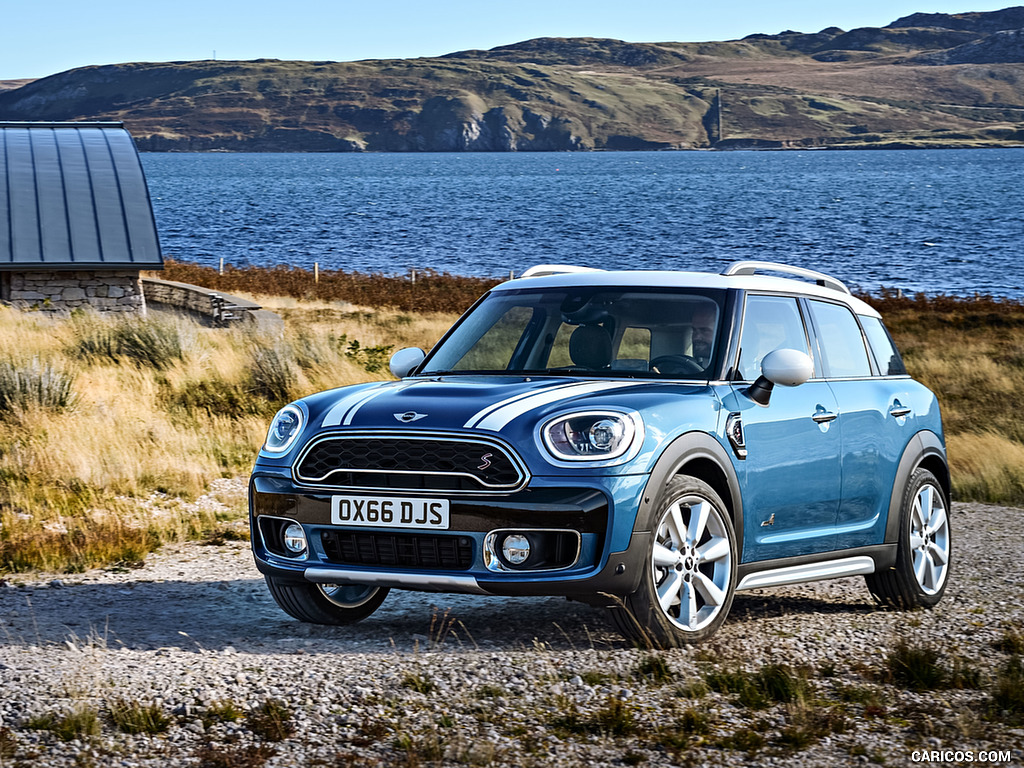 2017 MINI Cooper S Countryman ALL4 - Front Three-Quarter