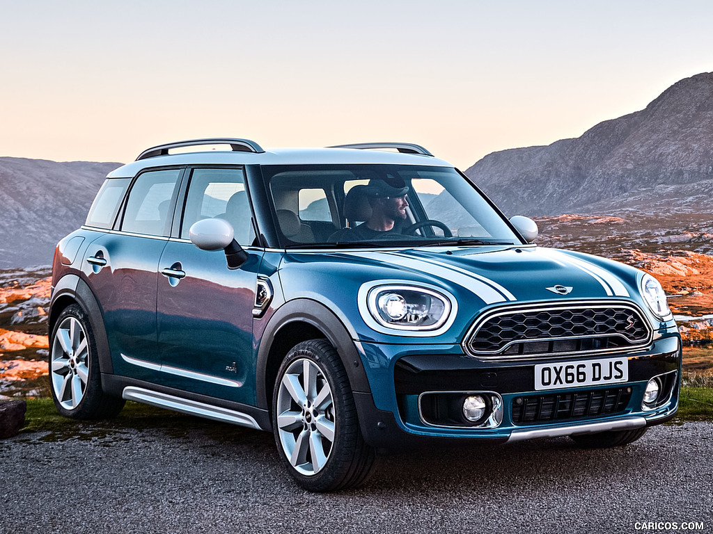 2017 MINI Cooper S Countryman ALL4 - Front Three-Quarter