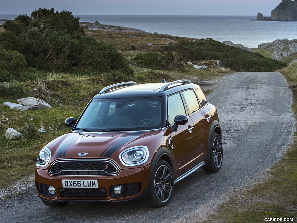 2017 MINI Cooper S Countryman ALL4 - Front Three-Quarter