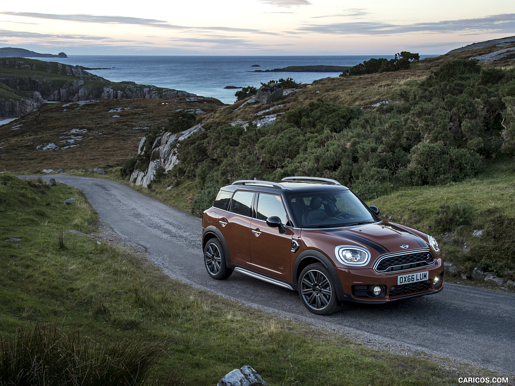 2017 MINI Cooper S Countryman ALL4 - Front Three-Quarter