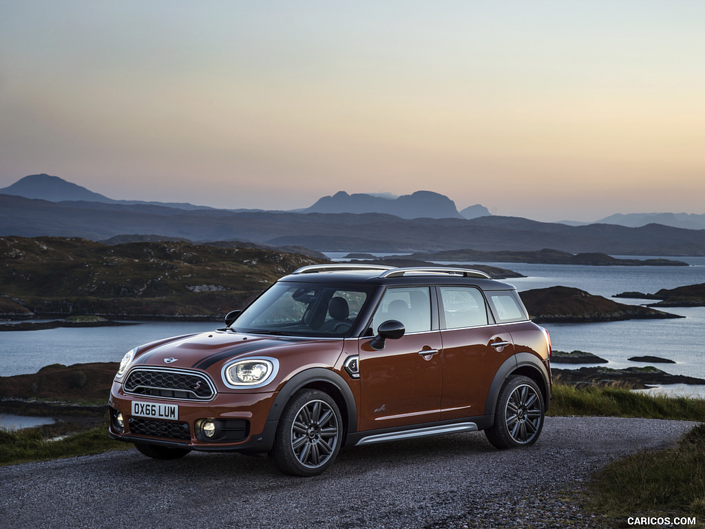 2017 MINI Cooper S Countryman ALL4 - Front Three-Quarter