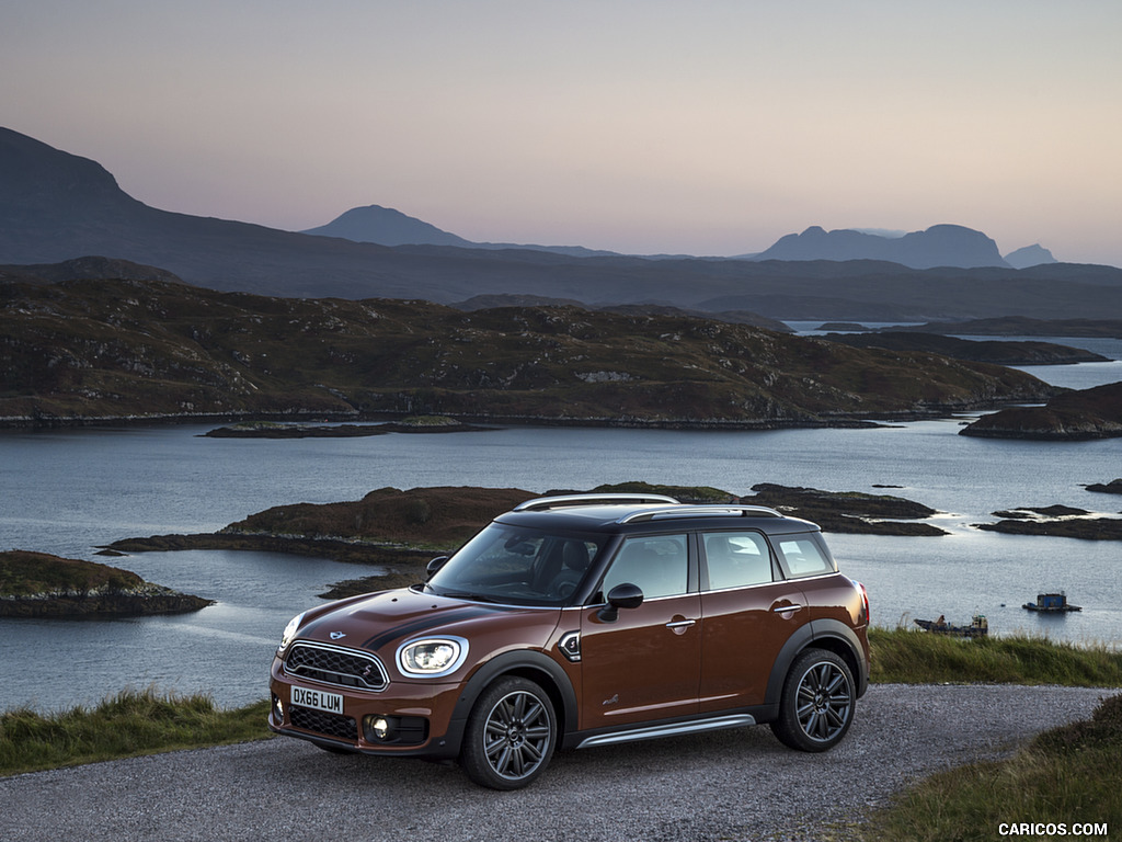 2017 MINI Cooper S Countryman ALL4 - Front Three-Quarter