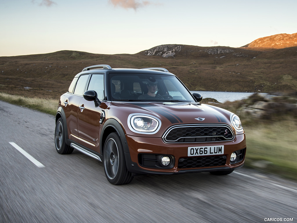 2017 MINI Cooper S Countryman ALL4 - Front Three-Quarter