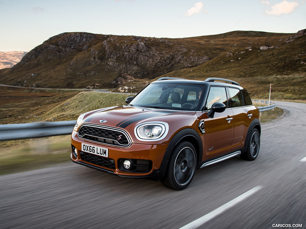 2017 MINI Cooper S Countryman ALL4 - Front Three-Quarter