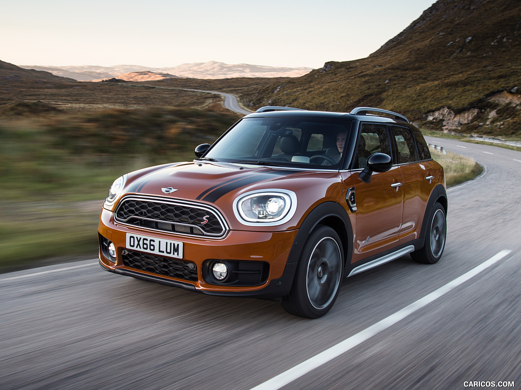 2017 MINI Cooper S Countryman ALL4 - Front Three-Quarter