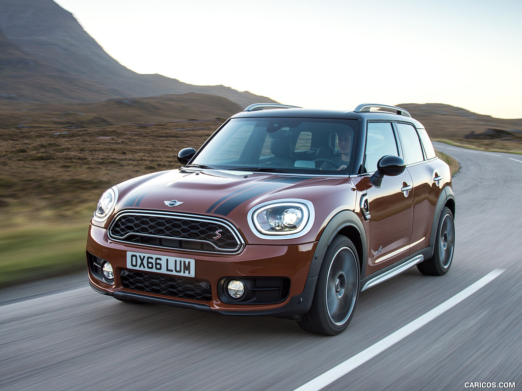 2017 MINI Cooper S Countryman ALL4 - Front Three-Quarter