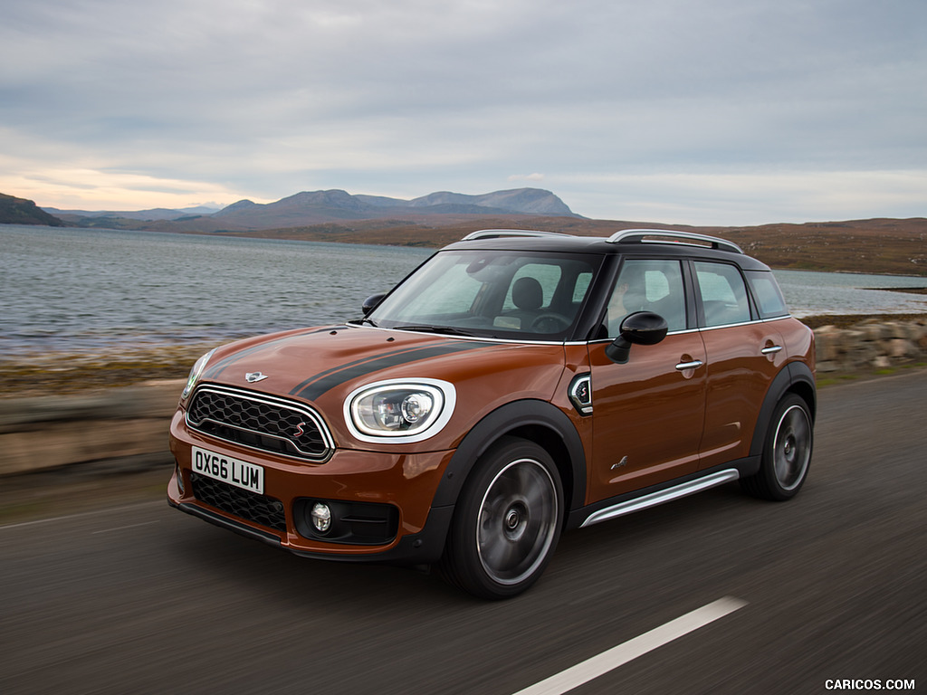 2017 MINI Cooper S Countryman ALL4 - Front Three-Quarter