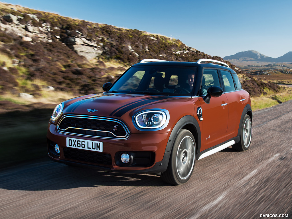 2017 MINI Cooper S Countryman ALL4 - Front Three-Quarter