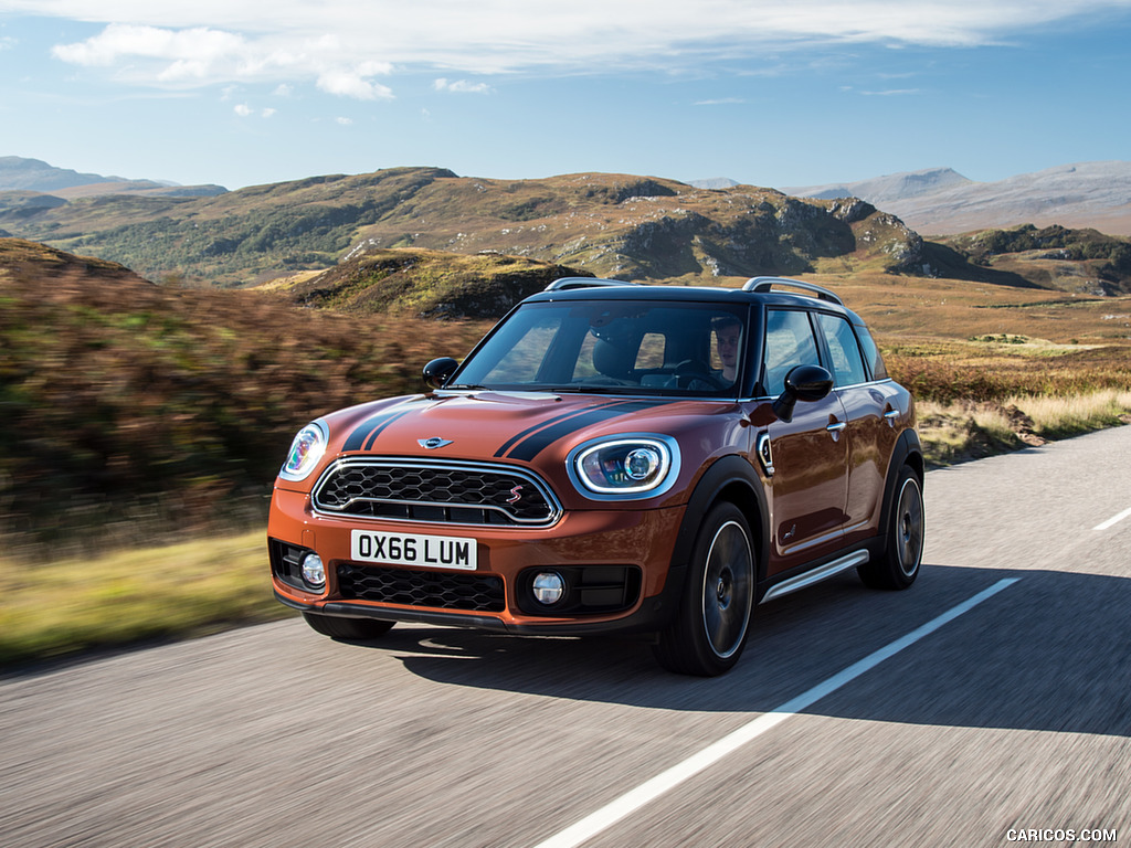 2017 MINI Cooper S Countryman ALL4 - Front Three-Quarter