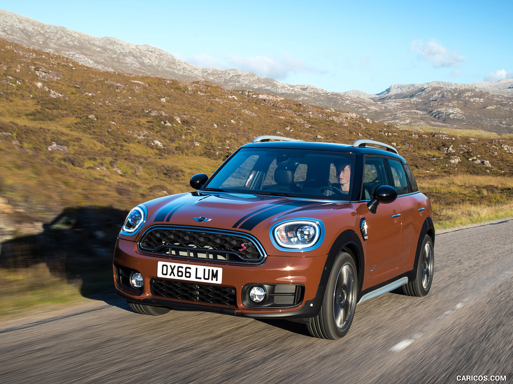 2017 MINI Cooper S Countryman ALL4 - Front Three-Quarter