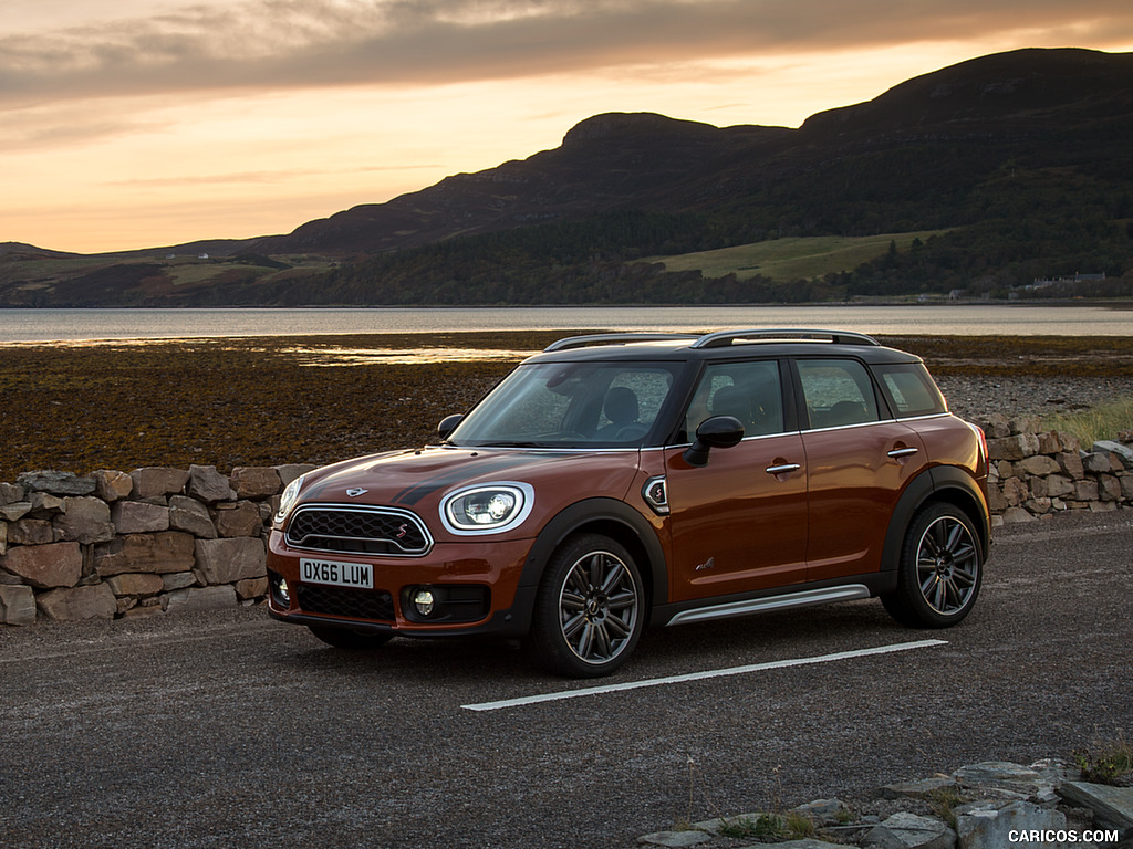 2017 MINI Cooper S Countryman ALL4 - Front Three-Quarter