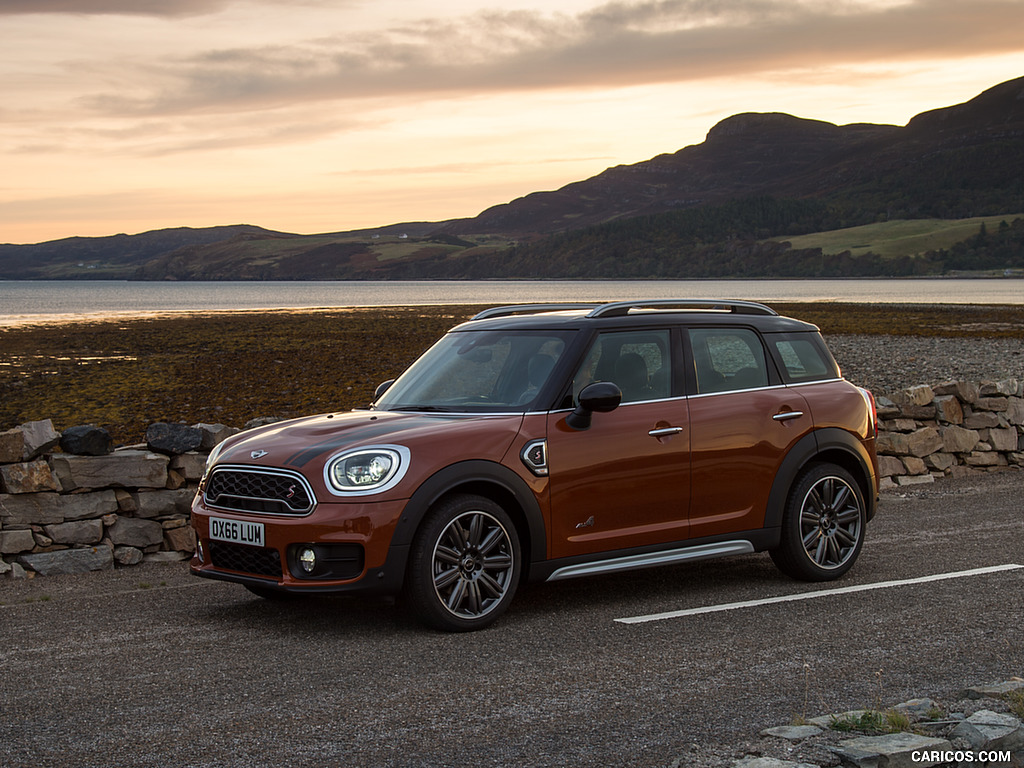 2017 MINI Cooper S Countryman ALL4 - Front Three-Quarter