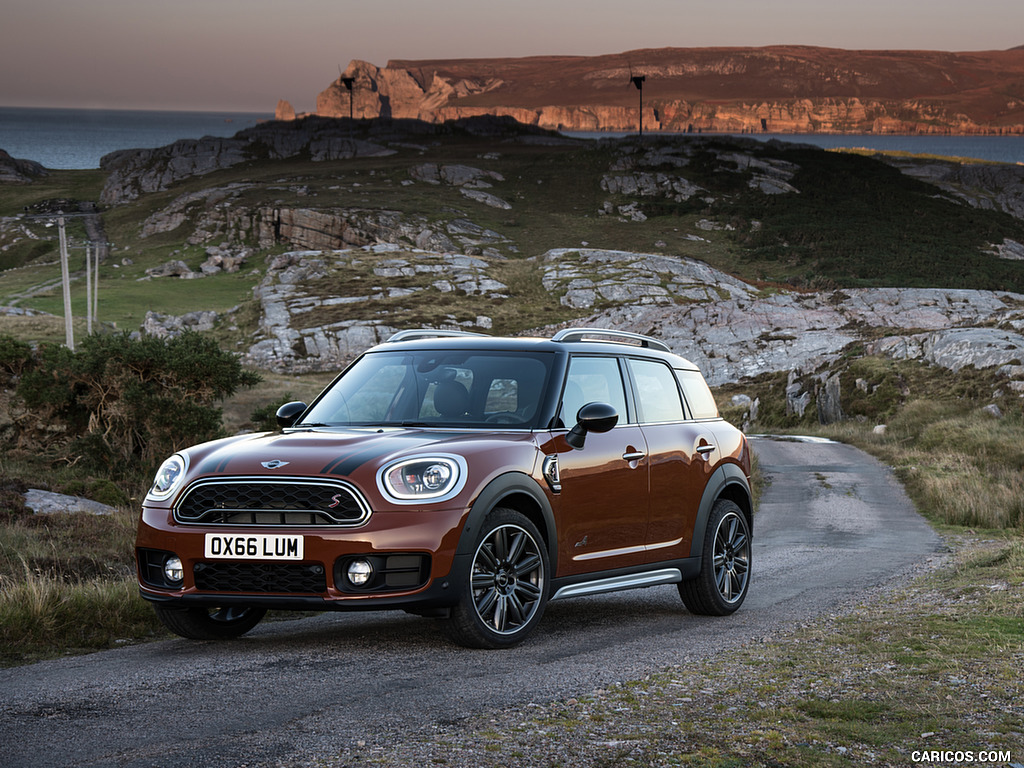 2017 MINI Cooper S Countryman ALL4 - Front Three-Quarter