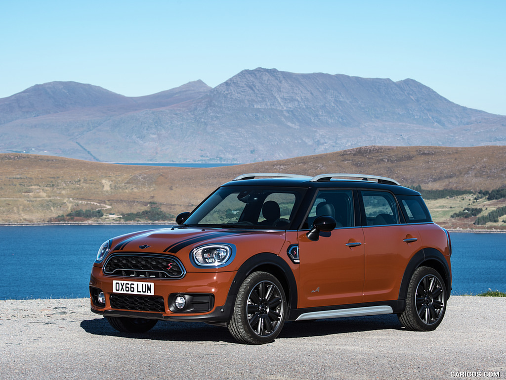 2017 MINI Cooper S Countryman ALL4 - Front Three-Quarter