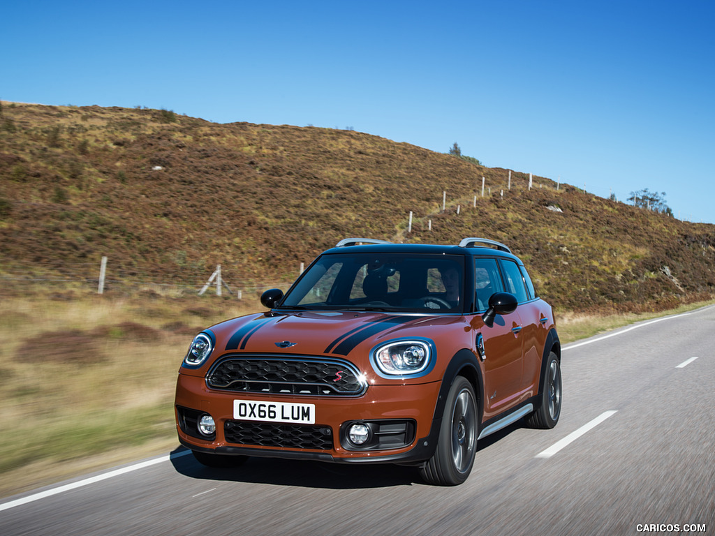 2017 MINI Cooper S Countryman ALL4 - Front Three-Quarter