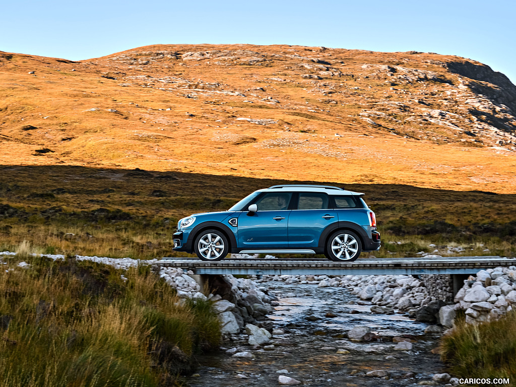 2017 MINI Cooper S Countryman ALL4 - Side